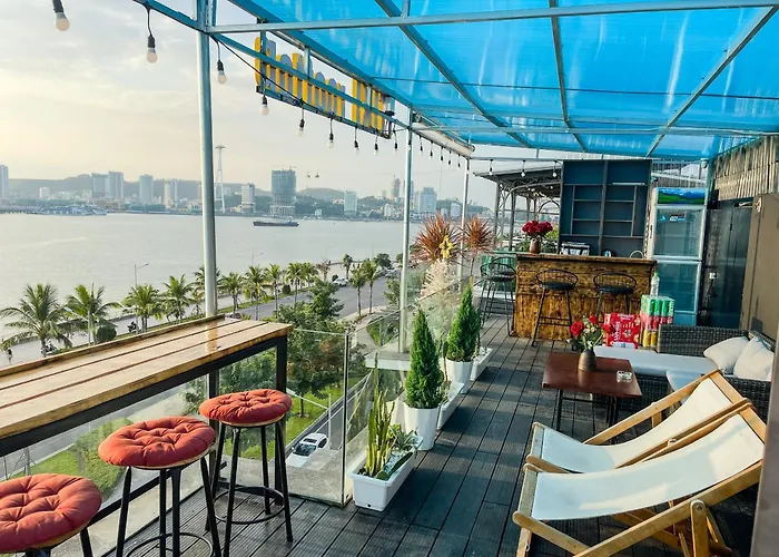 Khách sạn Coral By Tiki
