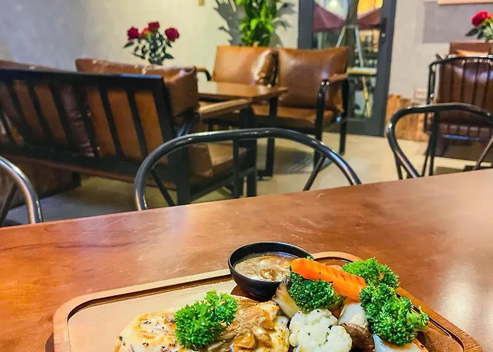 Khách sạn Coral By Tiki